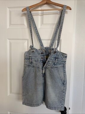 Circus by Sam Edelman Light Blue Acid Wash Denim Short Overalls